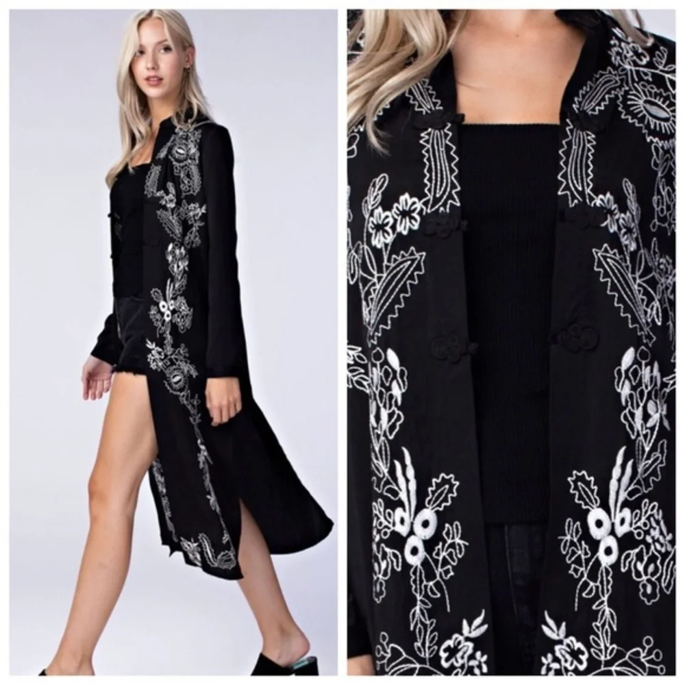 🆕Gorgeous Kimono with embroidered detail - Picture 2 of 2